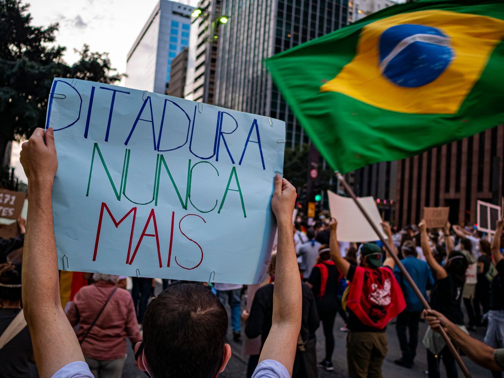 Direita triunfa na Colômbia: Caião vê “tendência” e aponta “estafa” do PT no Brasil
