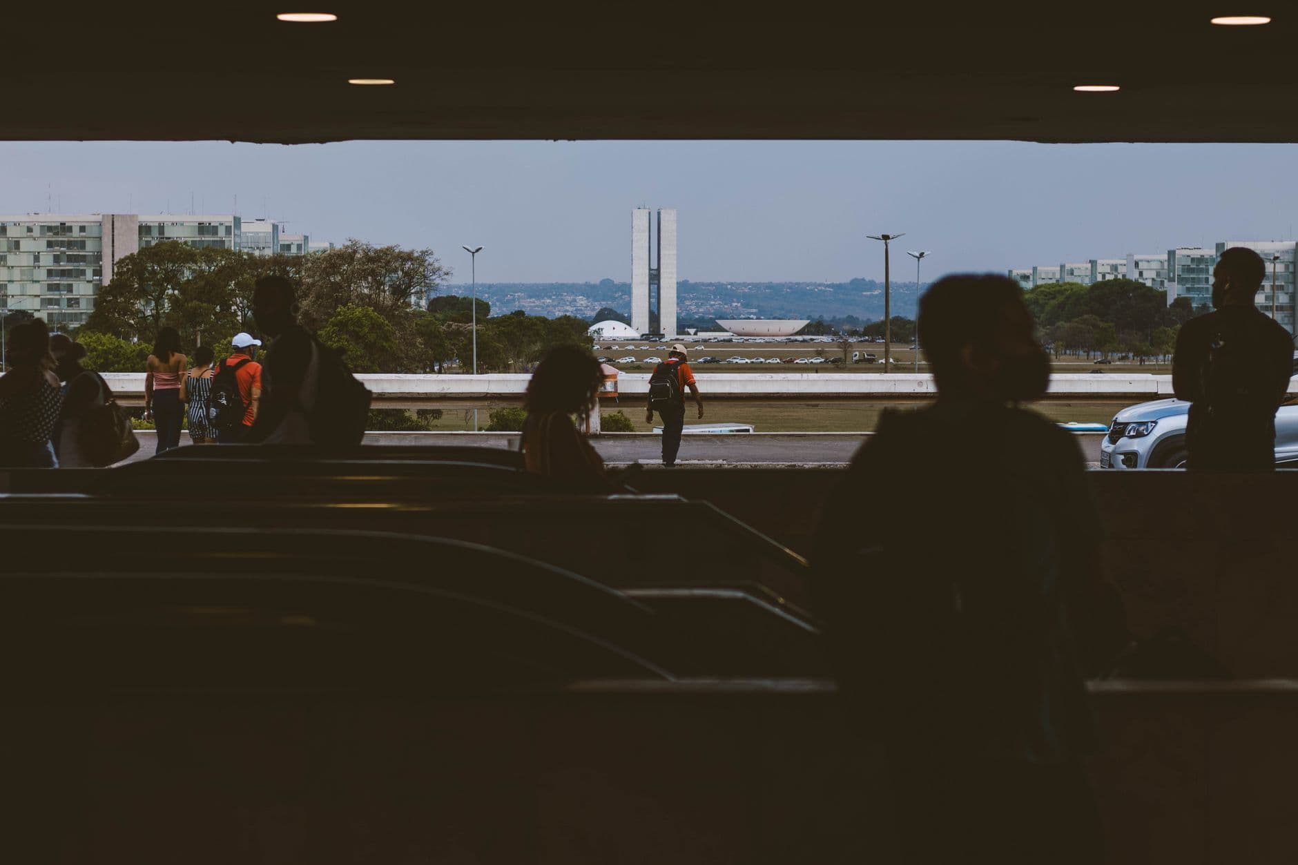 Conflitos à Mesa dos Bolsonaros: de Rogéria vs. Carlos a Michelle vs. Flávio – o que está em jogo?