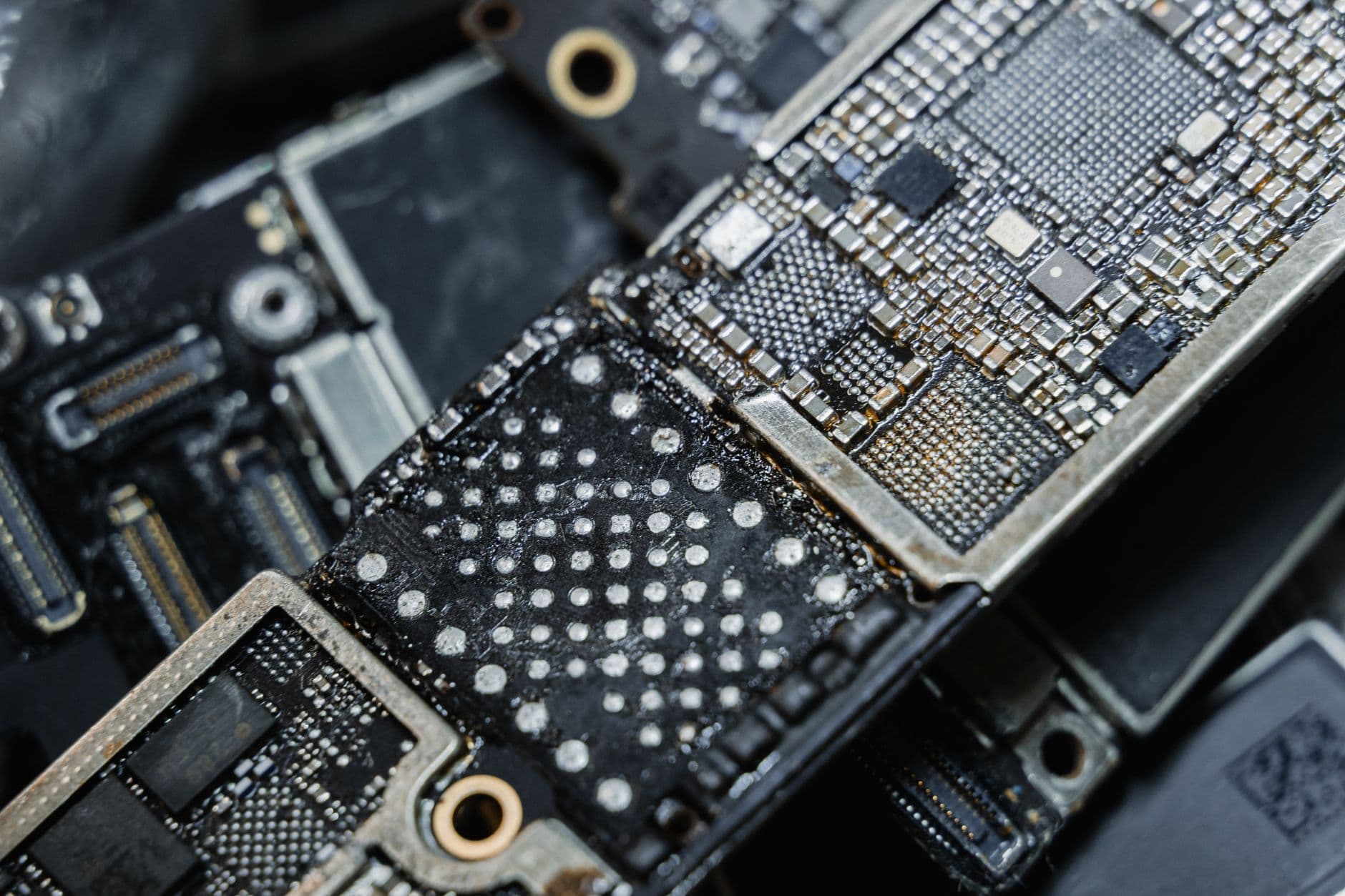 Carregue até 80% ou 100%? Descubra o que realmente preserva a bateria do seu smartphone